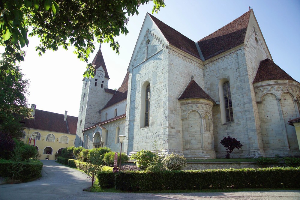 Herz und Mitte – die romanische Basilika