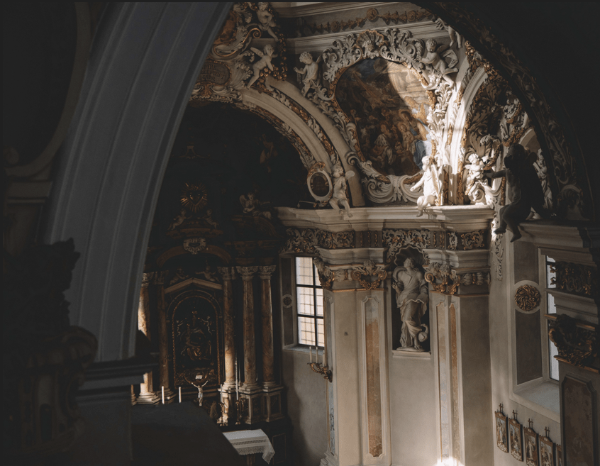 RORATEN IN DER STIFTSBASILIKA VON KLOSTER NEUSTIFT